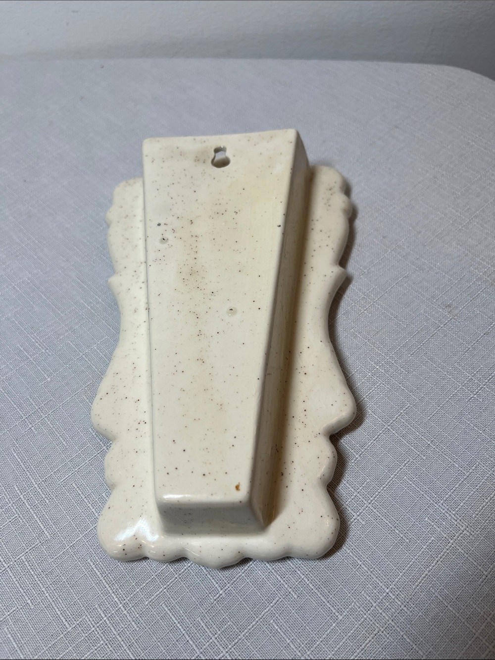 Vintage Ceramic Scissors Holder Rack with Apple Motif
Never lose your scissors! - Picture 3 of 11